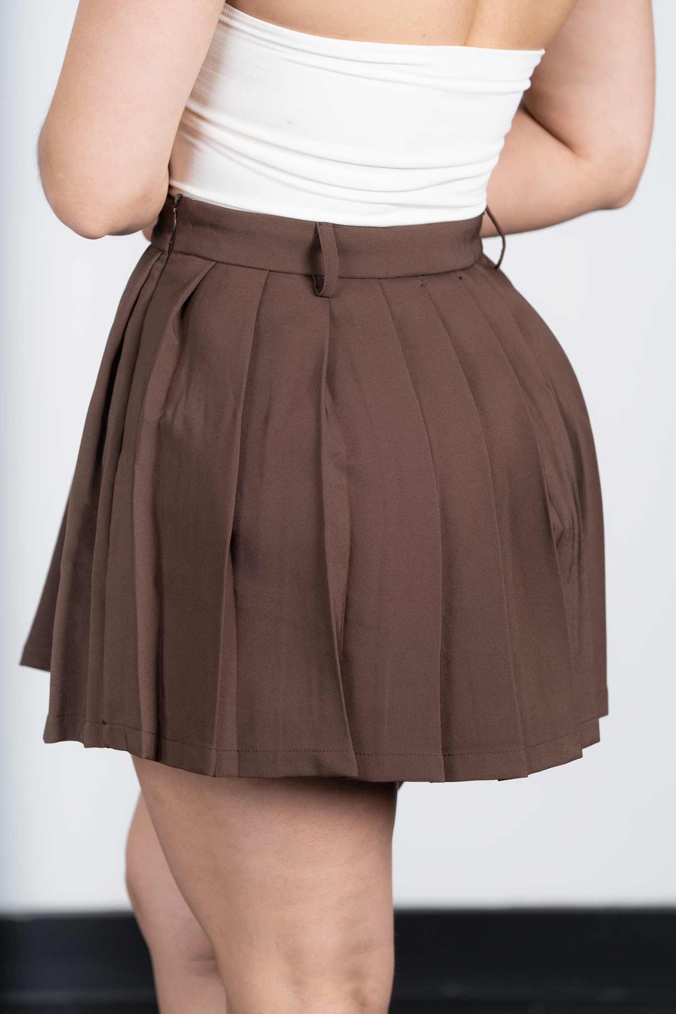 Lova-Brown Mini Pleated Skirt – PaulinasFashion Lova-Brown Mini Pleated Skirt – PaulinasFashion